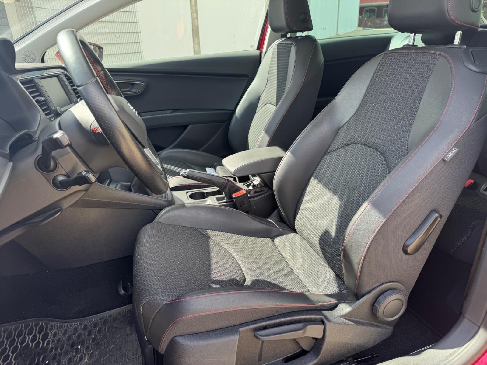 SEAT LEON SC FR 184CH - LED - GPS - ATTELAGE - RÉGULATEUR DE VITESSE - PACK SPORT - TOIT OUVRANT