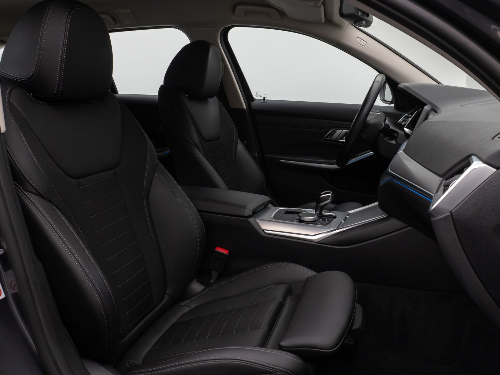 Fahrzeugabbildung BMW 330e Kamera DAB HiFi DrivingAssist Alarm Sport