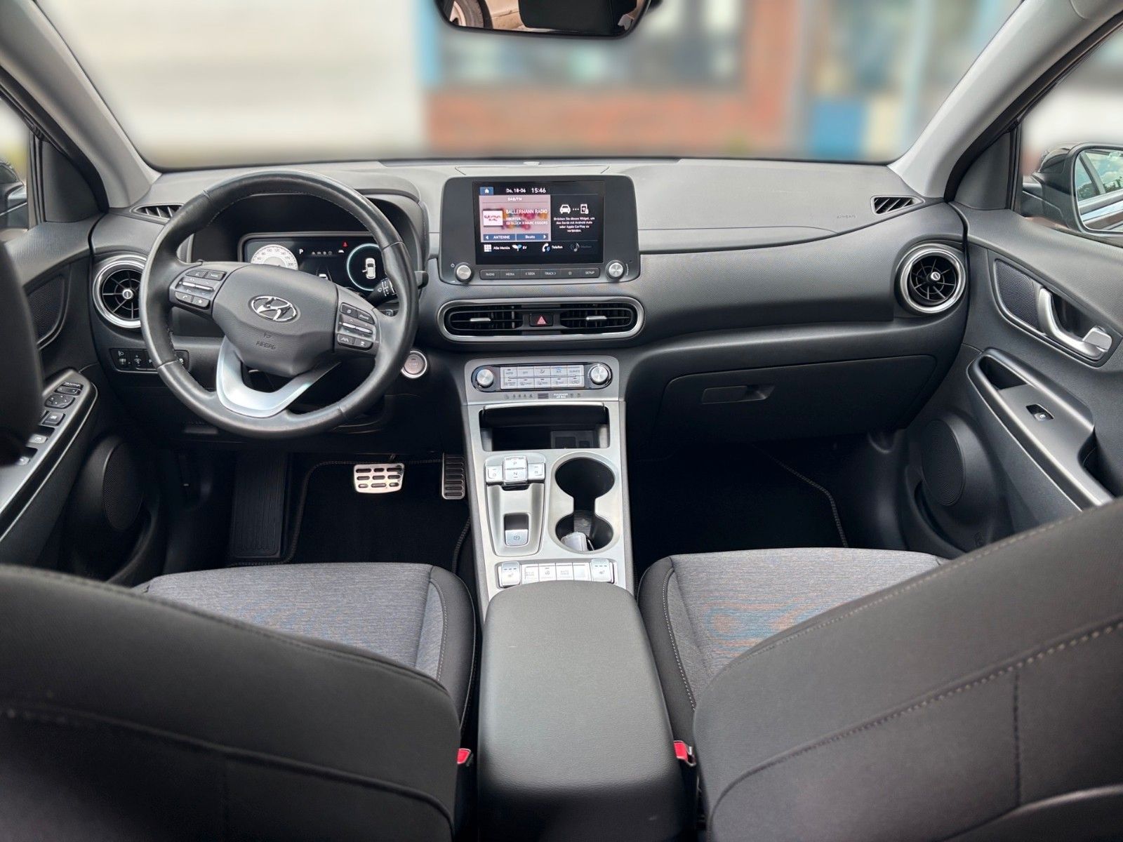 Fahrzeugabbildung Hyundai Kona Trend Elektro Assistenz-Paket & Glasschiebe