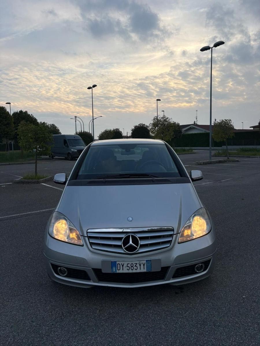 Mercedes-Benz A 180