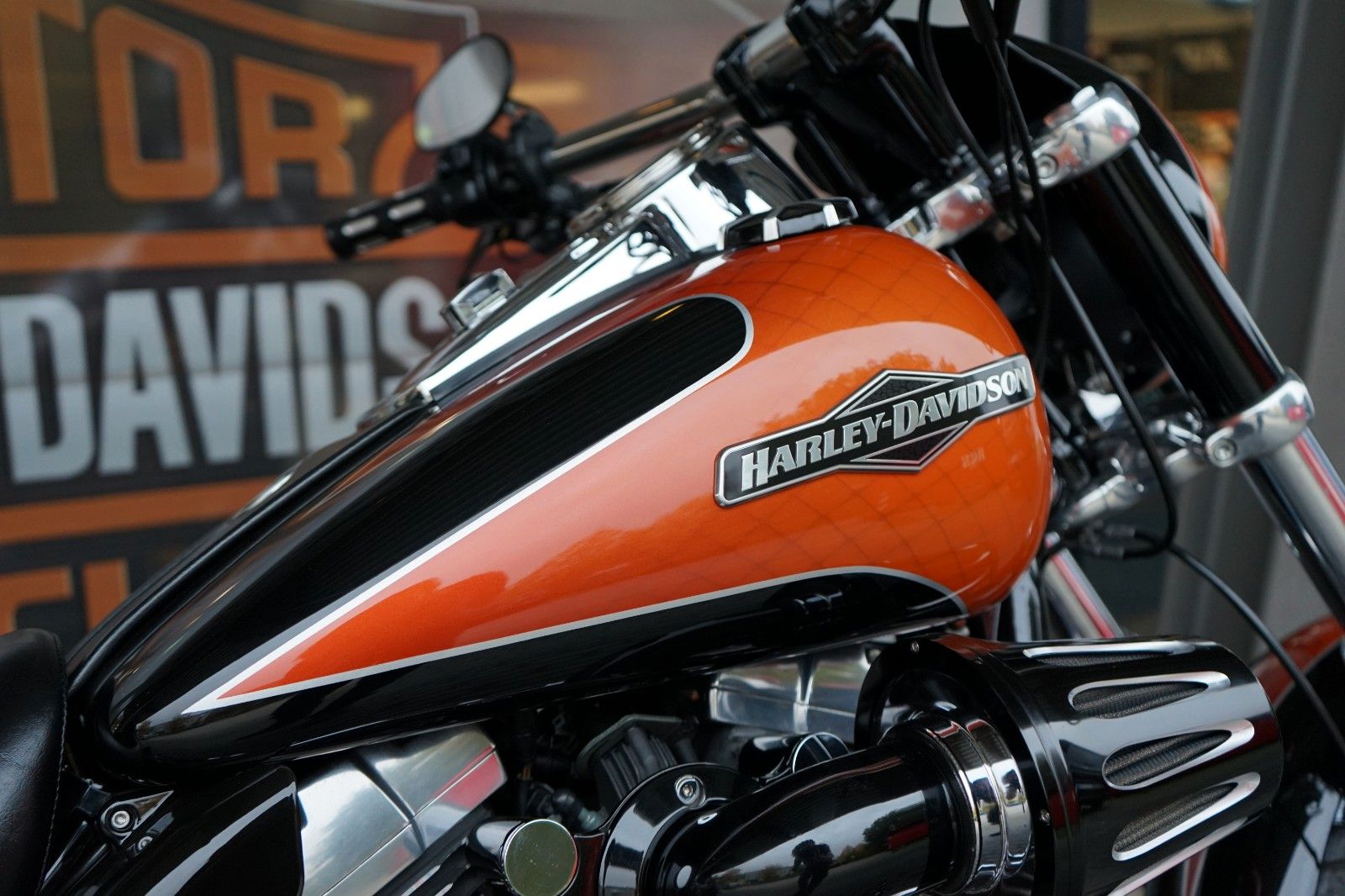 Fahrzeugabbildung Harley-Davidson Dyna Fat Bob 96cui - Custom Paint - HD-Parts