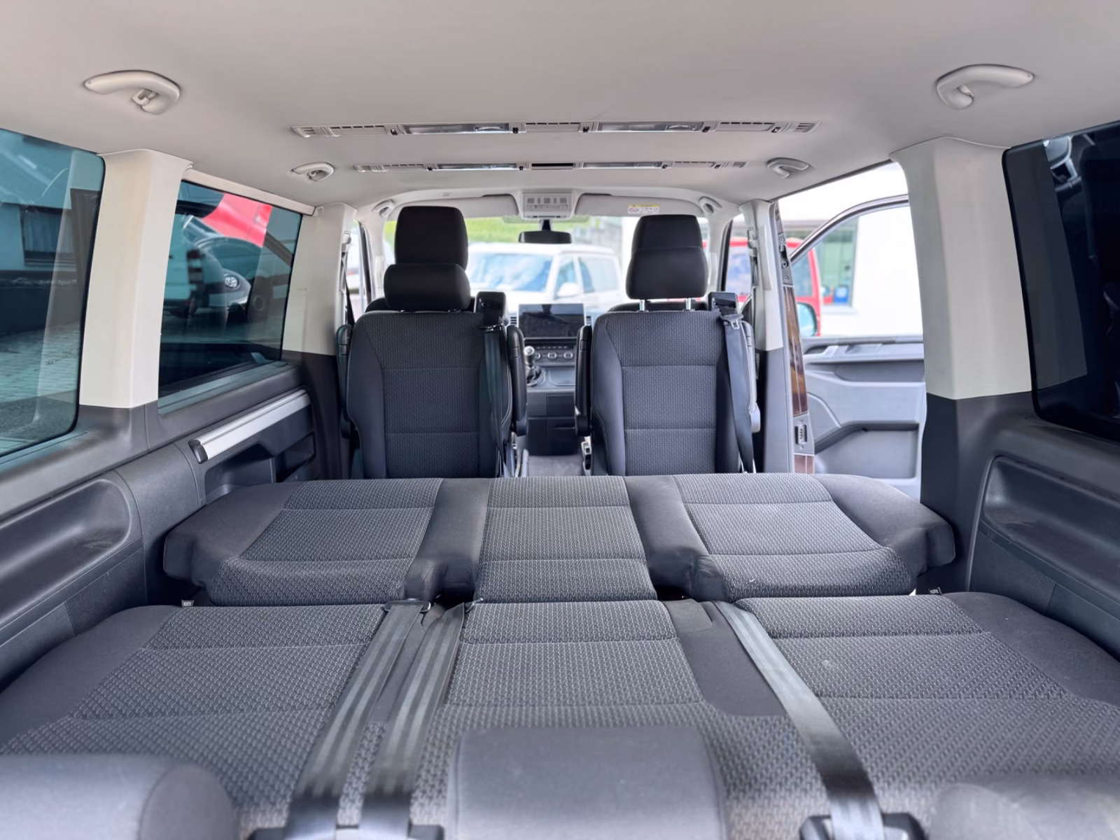 VOLKSWAGEN T6 MULTIVAN 2.0 TDI 150ch - LED - 7 Places - ATTELAGE - VOLANT EN CUIR