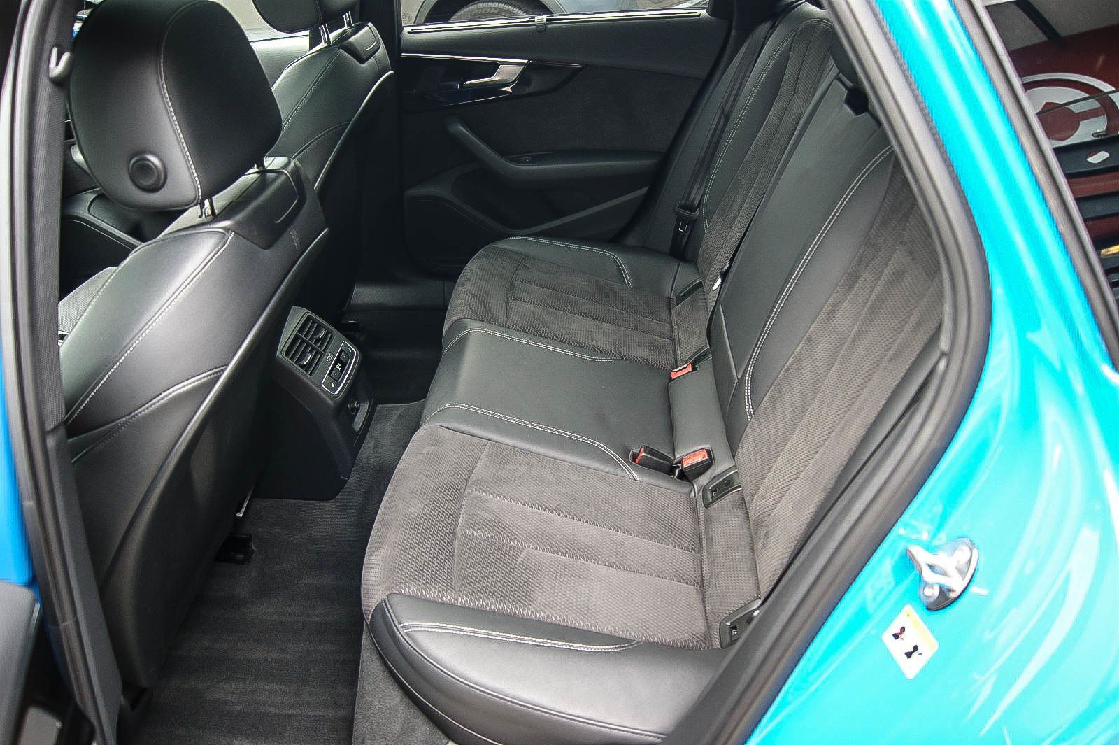Fahrzeugabbildung Audi A4 Avant 35 TFSI S line TURBOBLAU PANORAMA STHZG