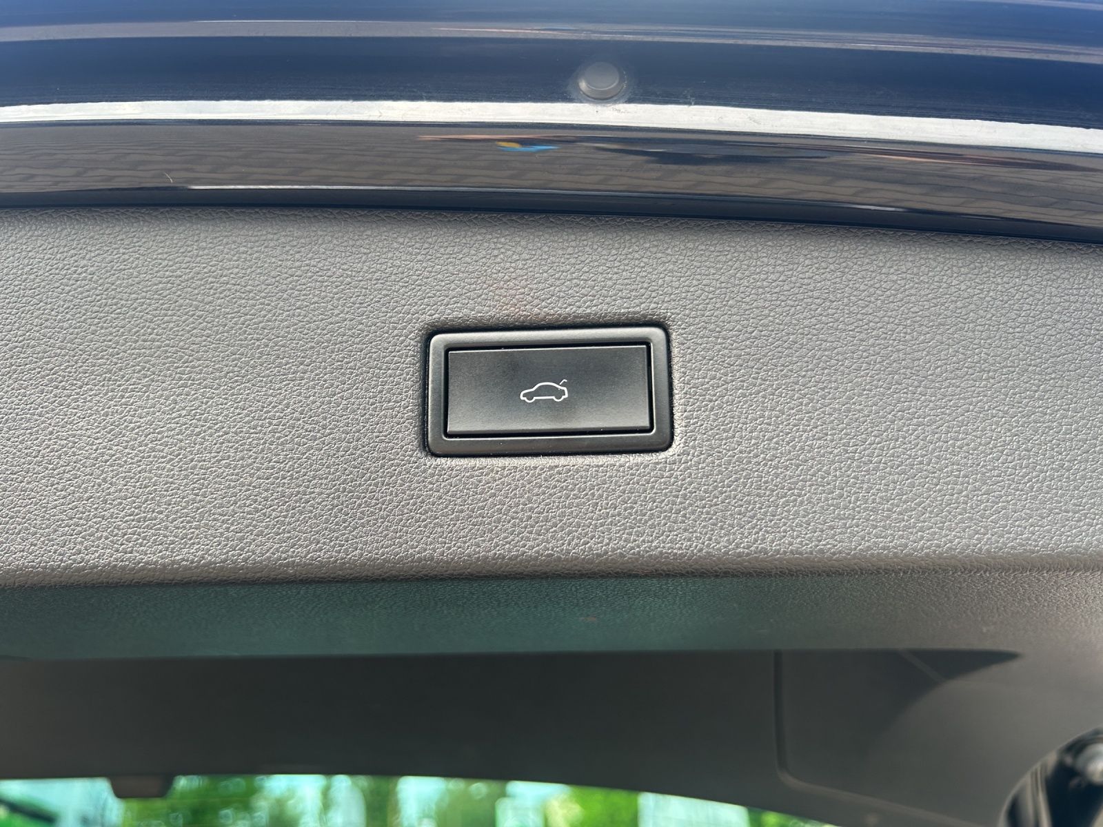 Fahrzeugabbildung Volkswagen Tiguan TDI HL 4M LED STH AHK Navi AID ACC SHZ RF