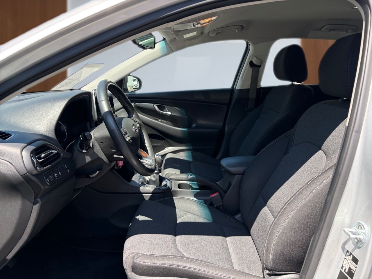 Fahrzeugabbildung Hyundai i30 INTRO *LED*KLA*SIH*KAMERA*DAB*