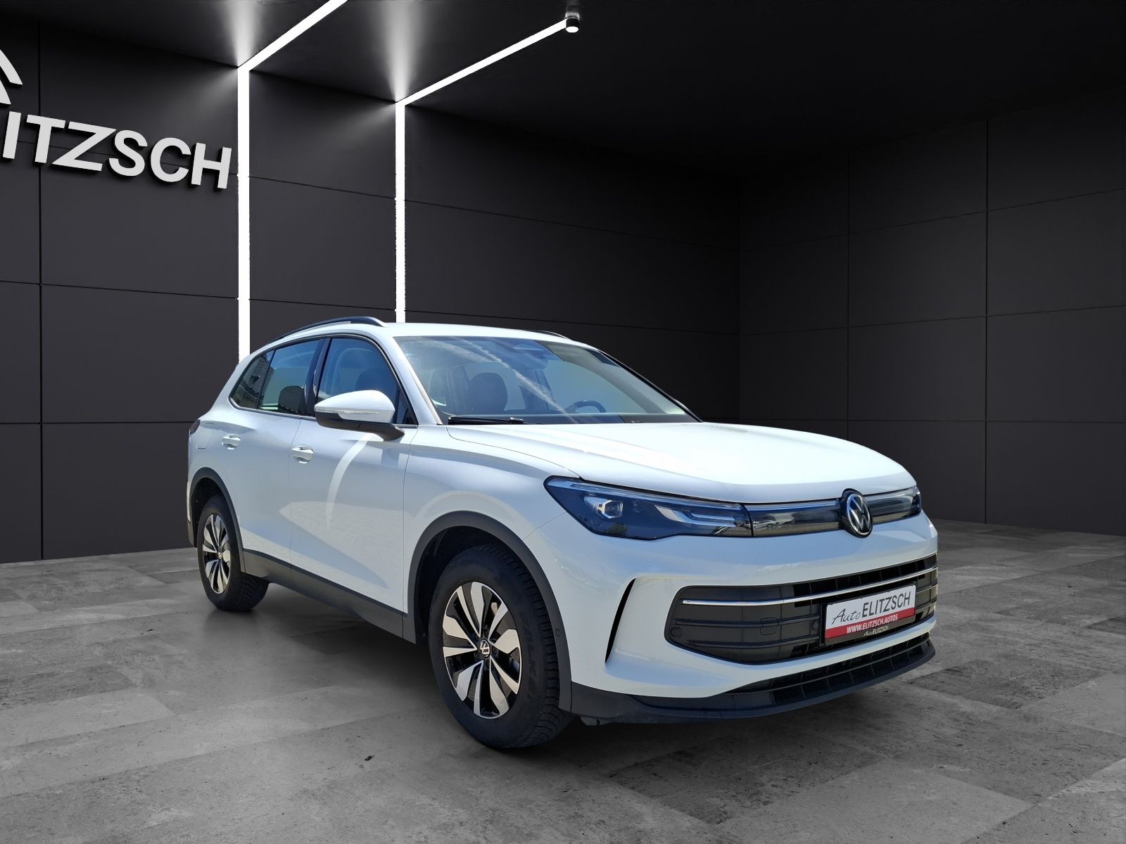 Fahrzeugabbildung Volkswagen Tiguan eTSI Life DSG LED AHK Navi AID ACC RFK SH