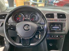 Fahrzeugabbildung Volkswagen Polo V Allstar 1.0 5tü. SHZ/PDC/ALU/TEMPOMAT/