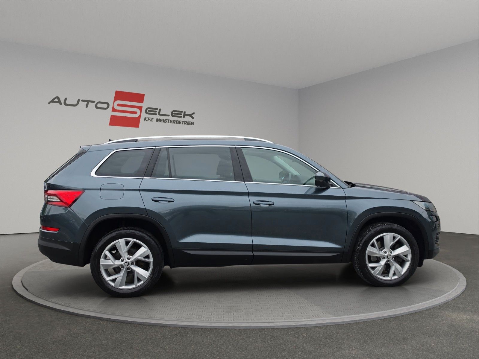 Fahrzeugabbildung SKODA Kodiaq Style 4x4 LED AHK CARPLAYER