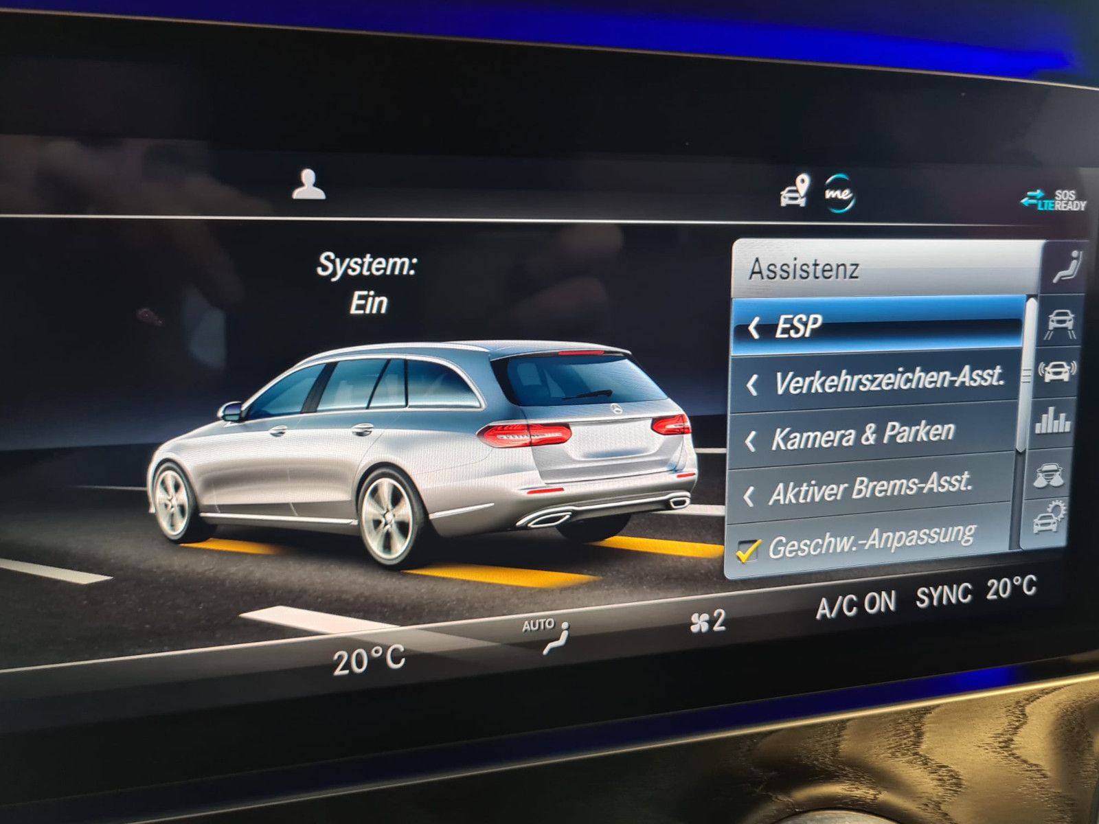 Fahrzeugabbildung Mercedes-Benz E 400 T-Modell 4Matic/ Multibeam / AHK / AMG