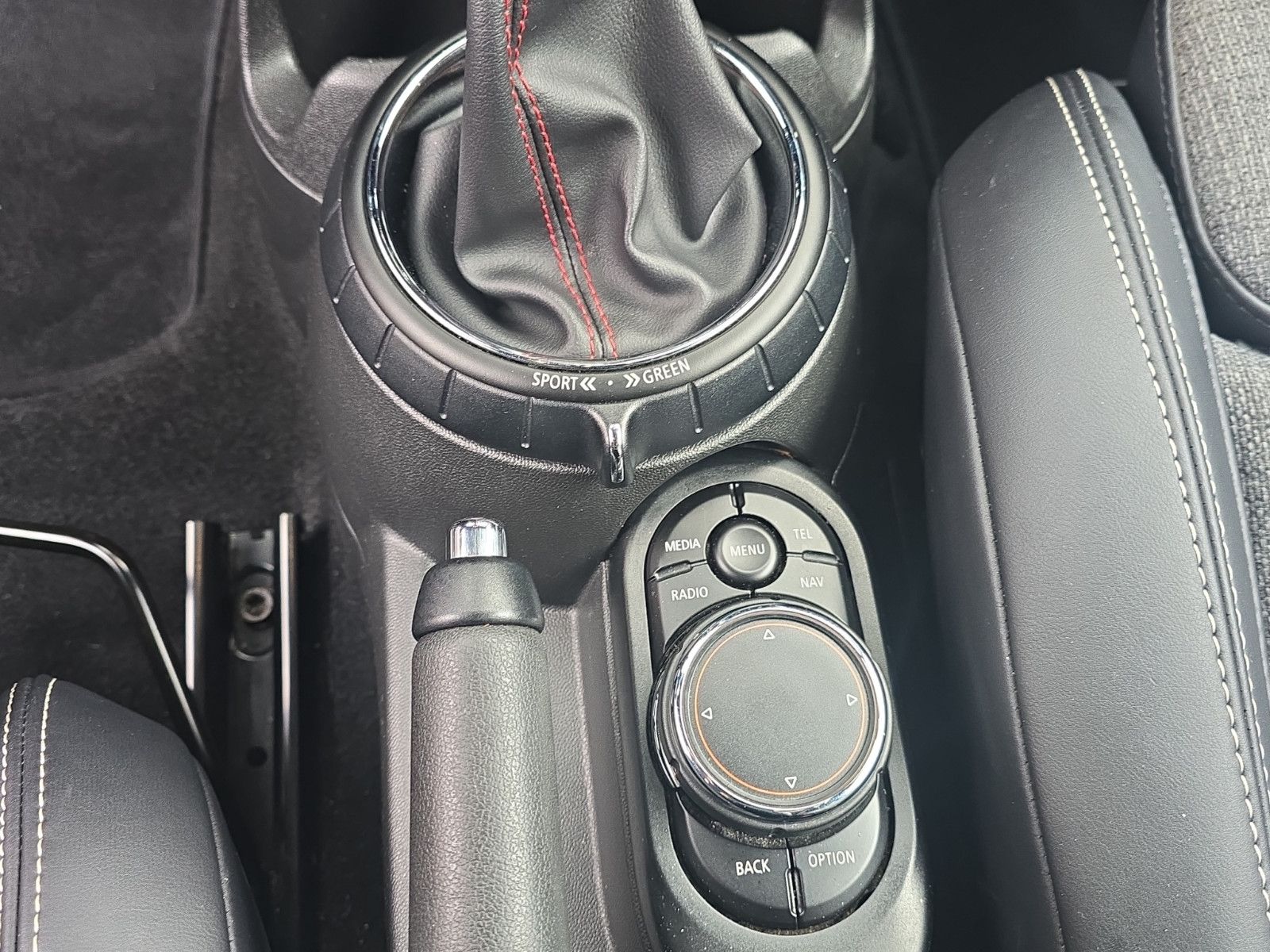 Fahrzeugabbildung MINI COOPER S Mini John Cooper Works Harman-Kardon