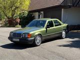 Mercedes-Benz W124 300D Automatik Zypresse... - Mercedes-Benz 300 mit Diesel-Antrieb: W124
