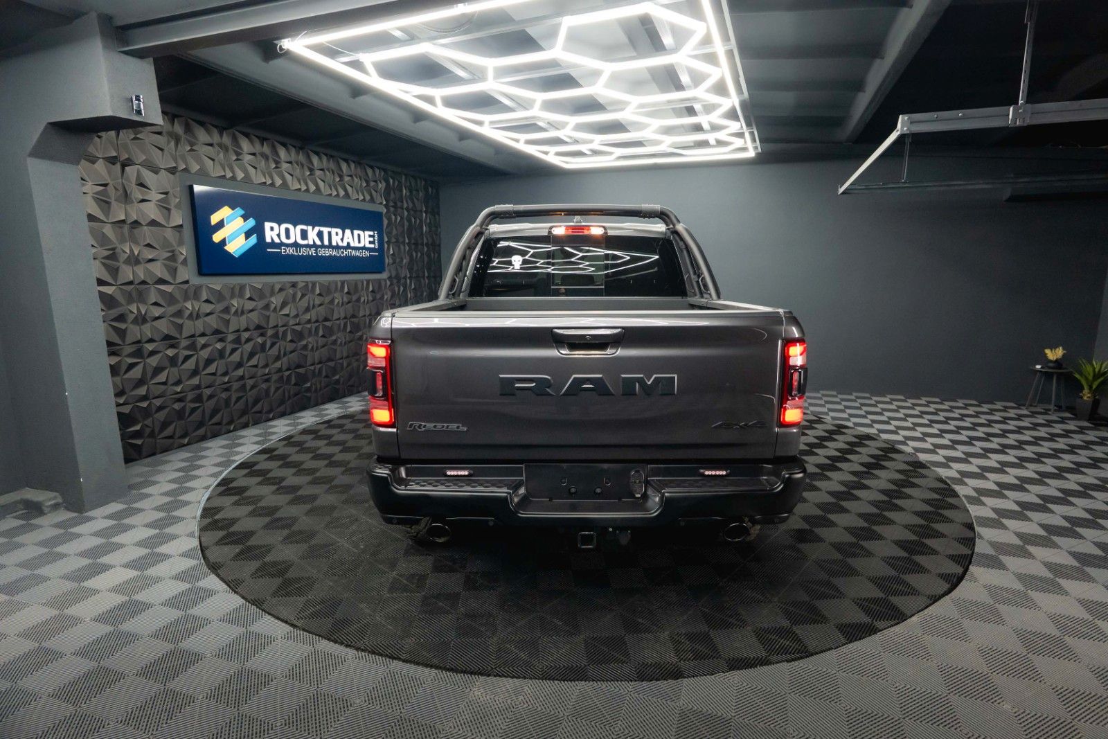Fahrzeugabbildung Dodge RAM 3.0 V6 EcoDiesel 4x4 REBEL OFFROAD AXLE LOCK