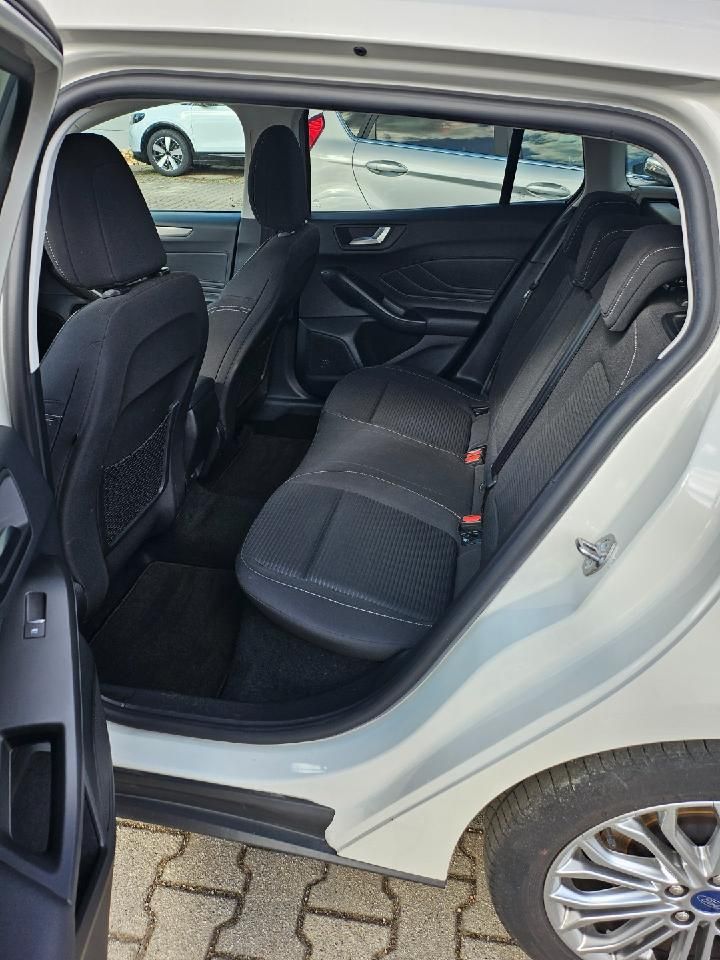 Fahrzeugabbildung Ford Focus Turnier Titanium