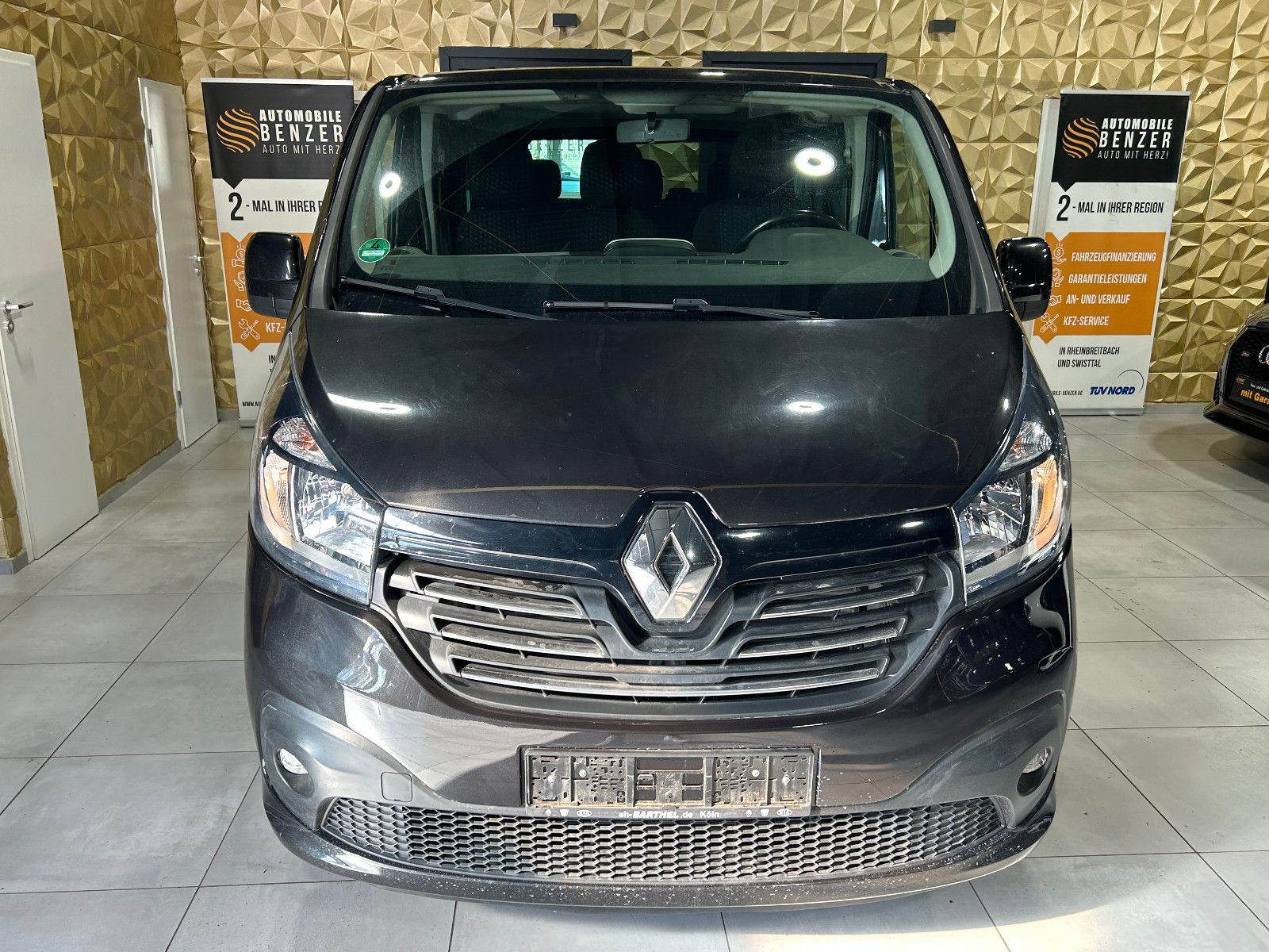 Fahrzeugabbildung Renault Trafic Combi L1H1 2,7t  Expression/9-SITZ/NAVI
