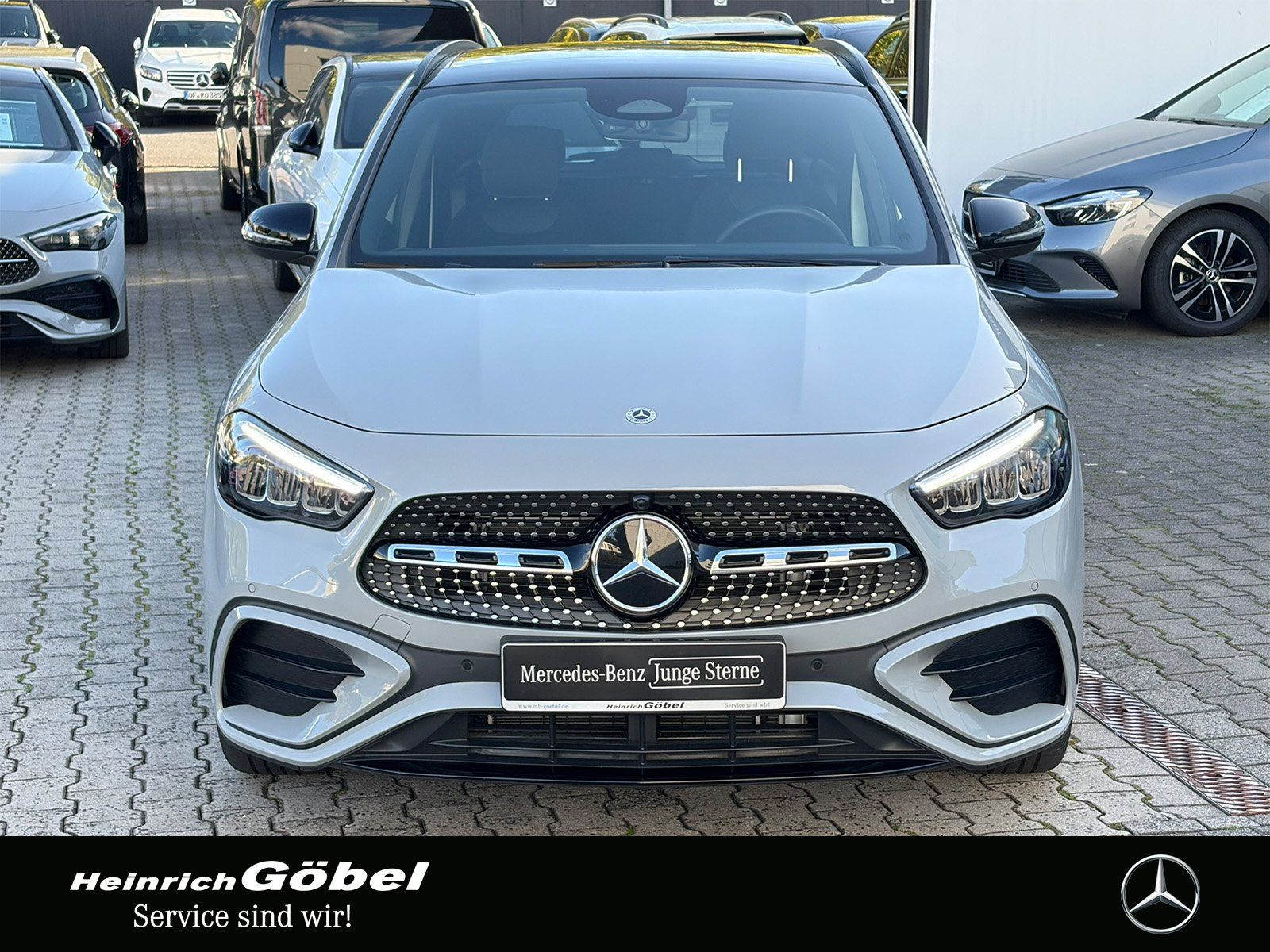 Fahrzeugabbildung Mercedes-Benz GLA 200 AMG*PANO*AHK*20ZOLL*FAP*APPLECAR-PLAY*