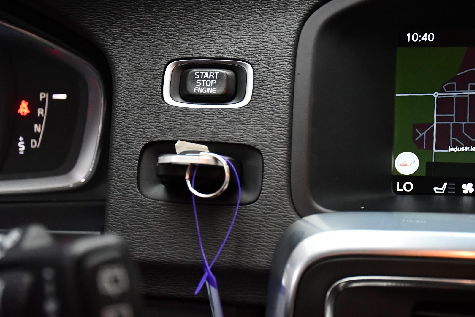Volvo V60 D4 R-Design Aut. Kamera Leder Navi Ahk 82tkm