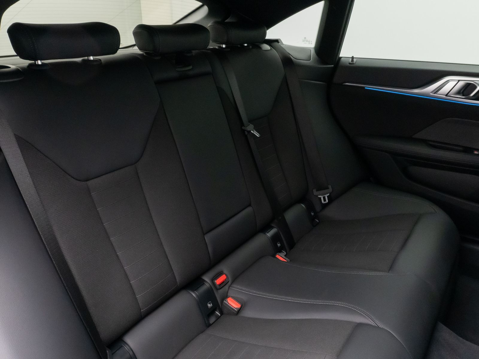 Fahrzeugabbildung BMW i4 eD40 Gran Coupé Kamera DAB H/K PDC Sport