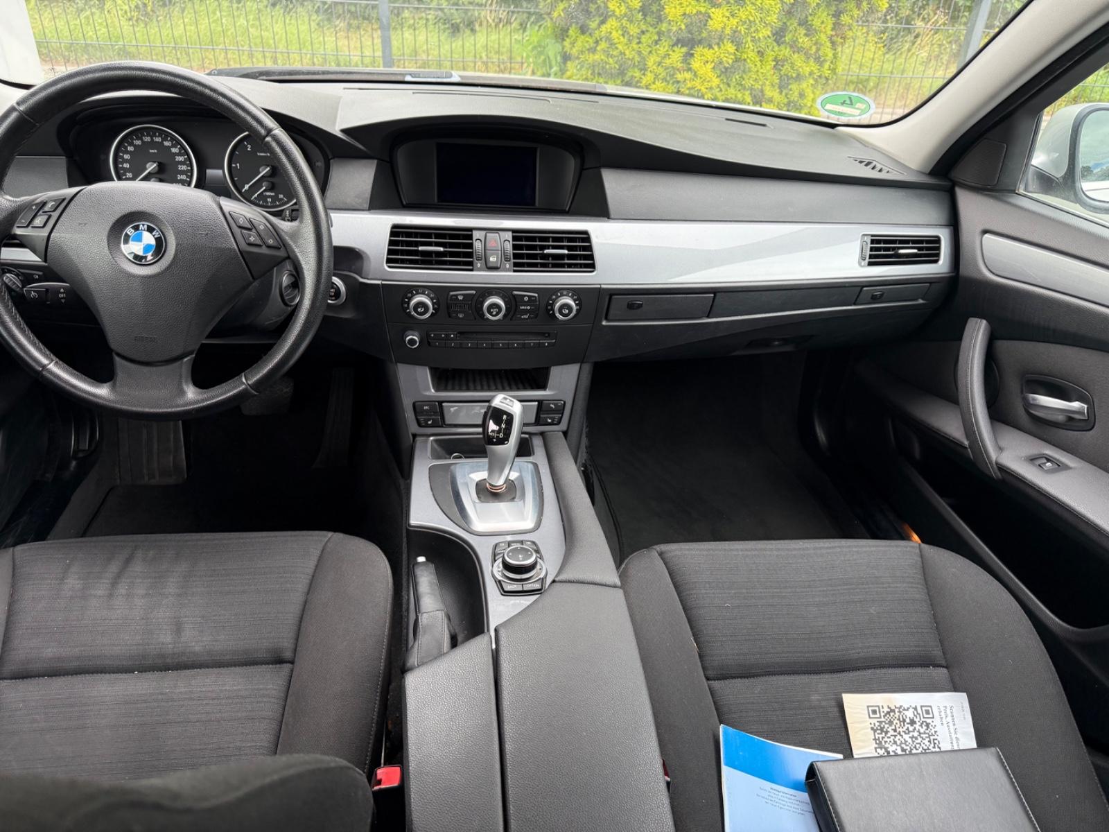 BMW 520 2010 — photo 14