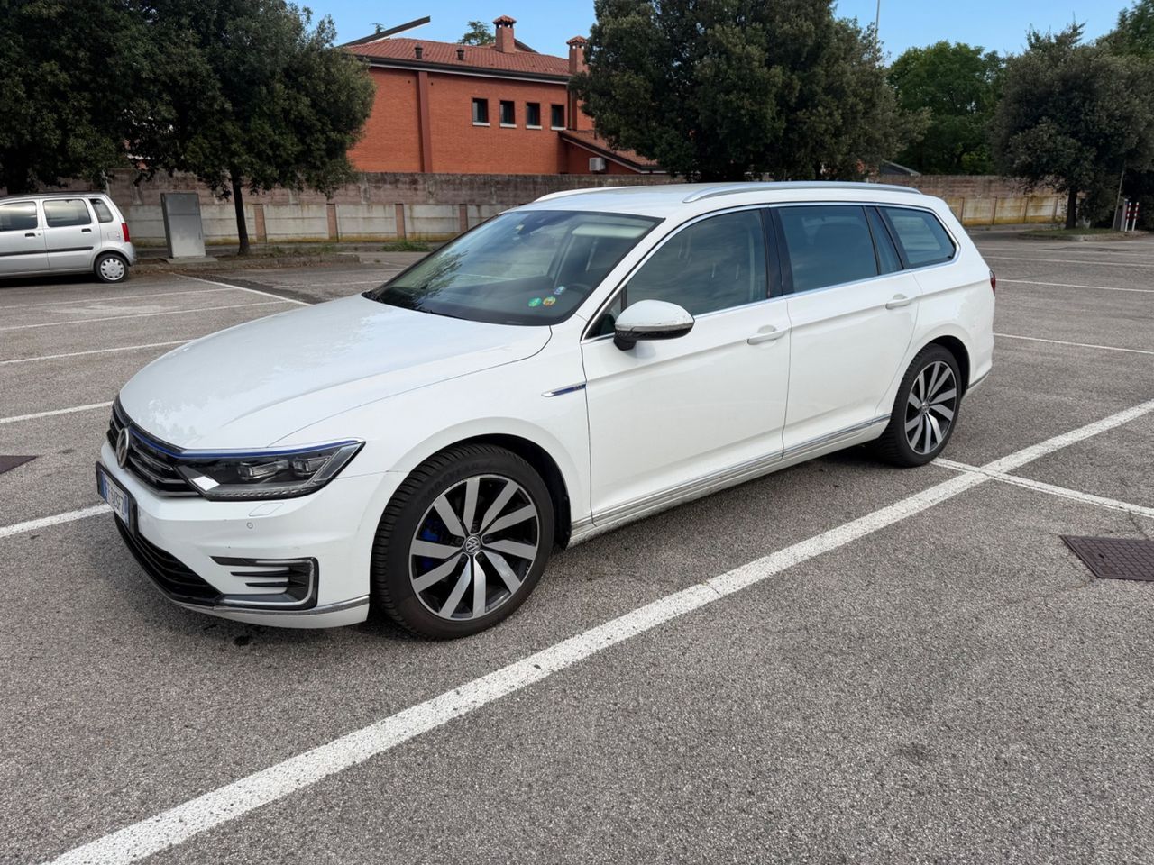 Volkswagen Passat - 1