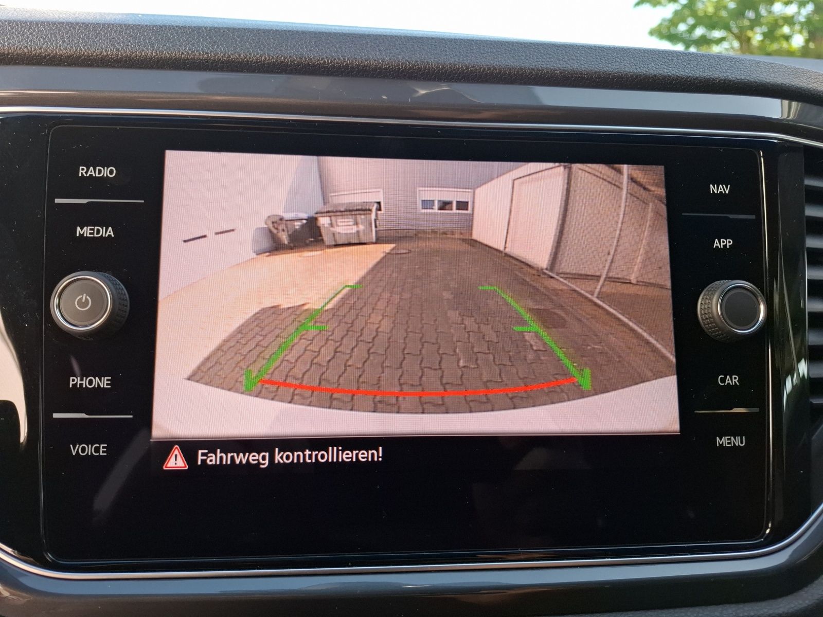Fahrzeugabbildung Volkswagen T-Roc Sport DSG STH AHK Navi ACC Kamera