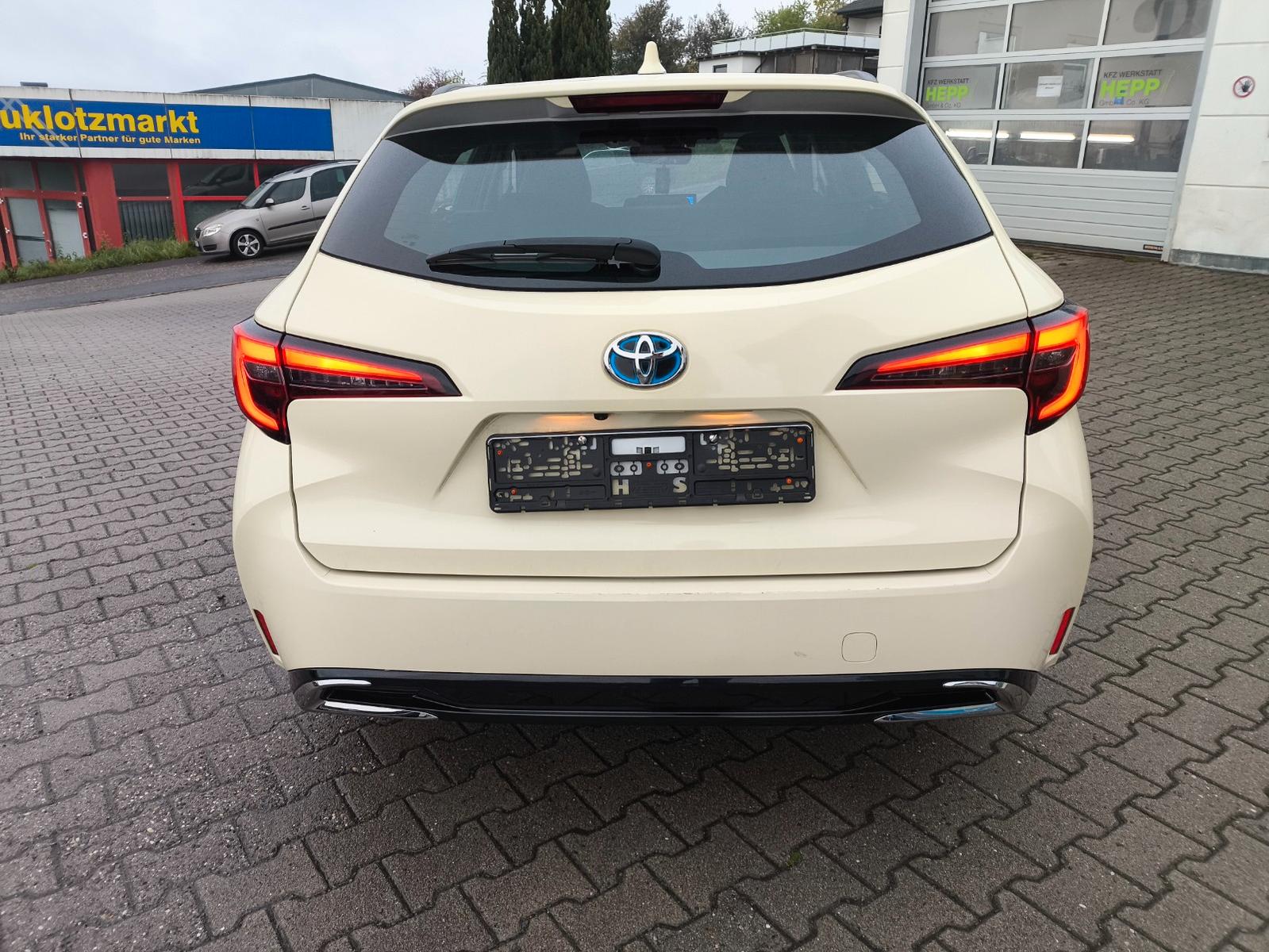 Toyota Corolla Touring Sports 1.8 VVT i-Hybrid Business
