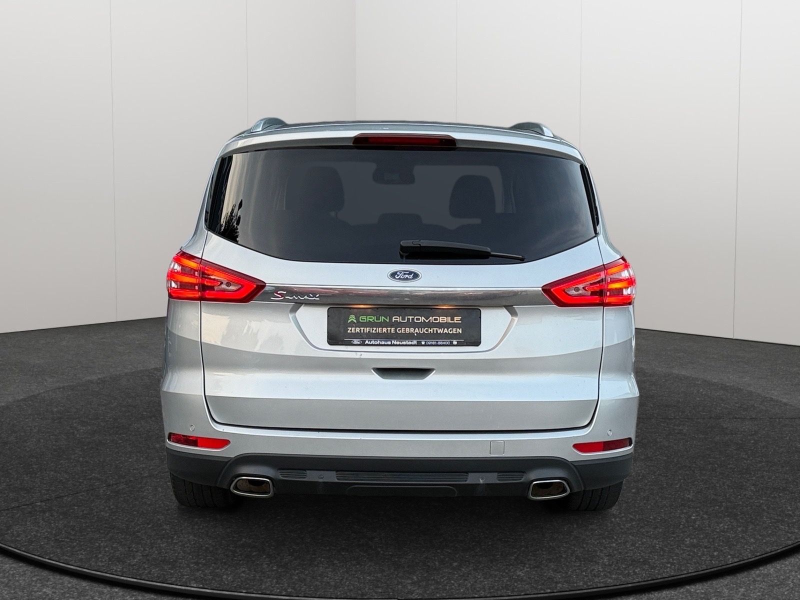 Fahrzeugabbildung Ford S-MAX Titanium/LED/AHK/7-Sitzer/8.Fach/Automatik