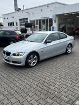 BMW 320i Coupé - - BMW 320 mit Benzin-Antrieb: Coupe, Automatik