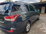 Ssangyong Rodius 2.2 Diesel e-XDi 220 Turismo 2WD Turismo - Ssangyong Rodius mit Diesel-Antrieb