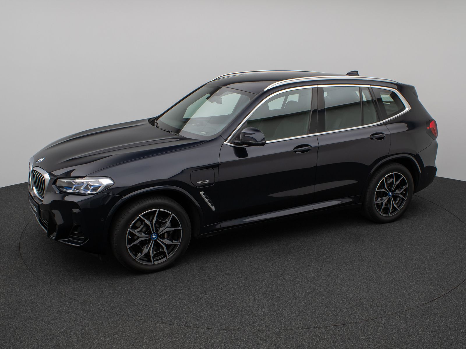 Fahrzeugabbildung BMW X3 xD30e M Sport 360°Laser HUD DAB HiFi Komfort