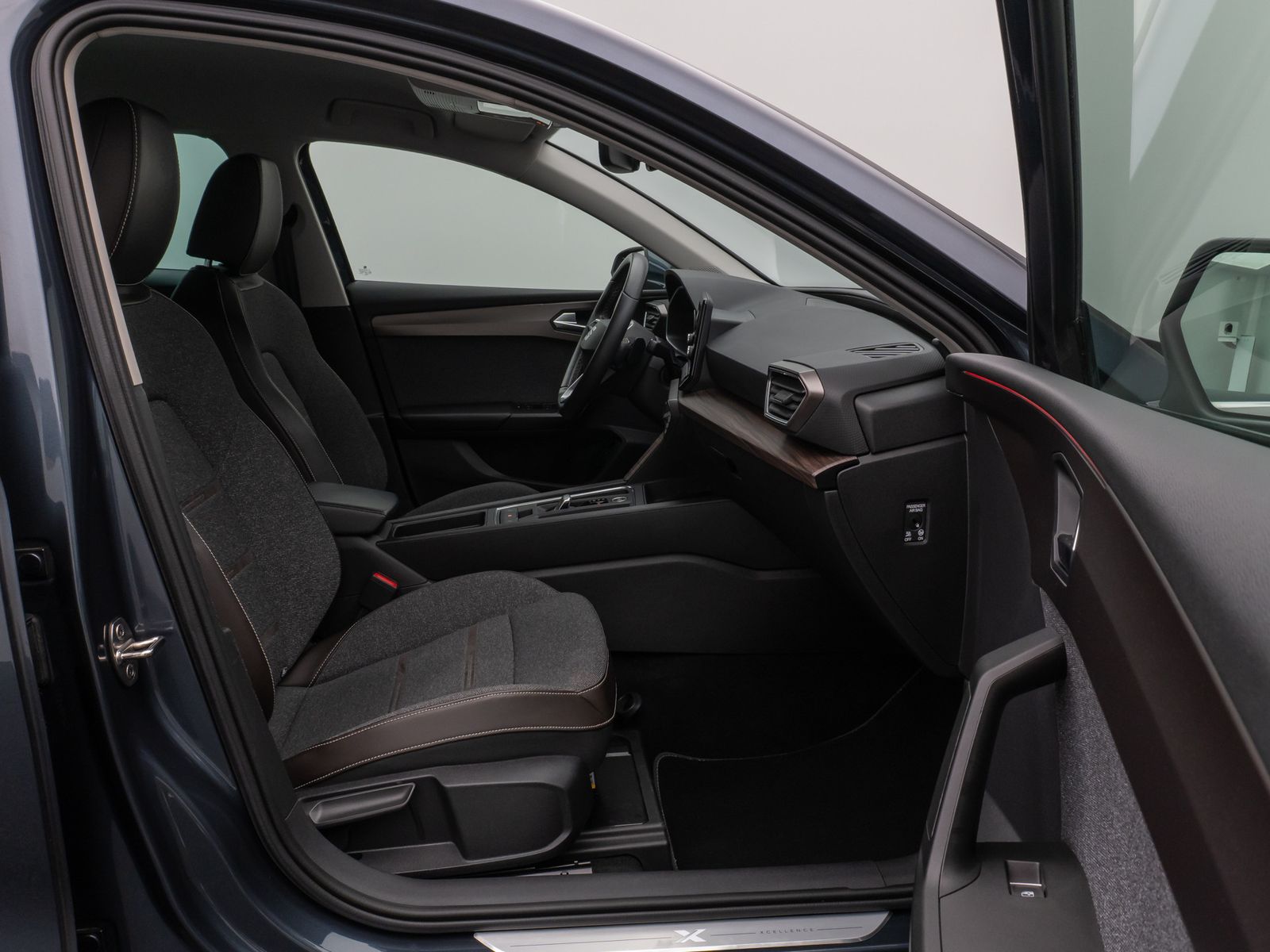 Fahrzeugabbildung SEAT Leon Sportstourer Xcellence Kamera LED 8fach ACC