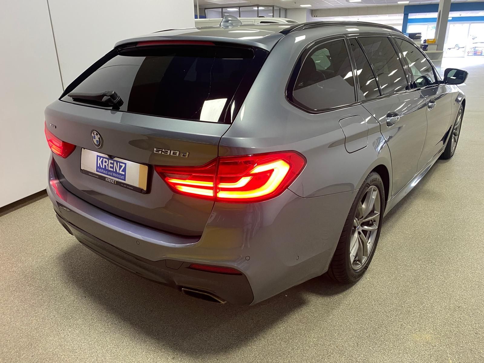 Fahrzeugabbildung BMW 530 3.0 24V 530 d xDrive M-Paket+Sport+LEDER+PDC