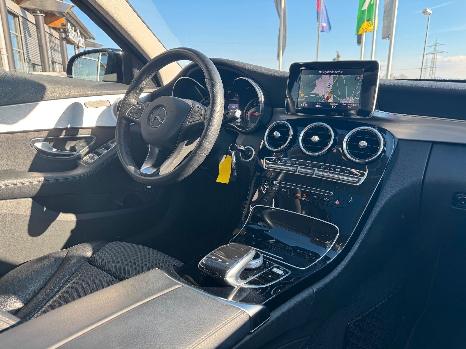 Fahrzeugabbildung Mercedes-Benz C 200 4M Avantgarde+Pano+AHK+Ambiente+LED