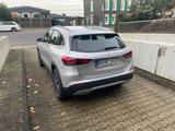 Mercedes-Benz GLA 180 DCT - 16.000km  2. Hand - gebrauchte Mercedes-Benz GLA 180 aus dem Jahr 2021