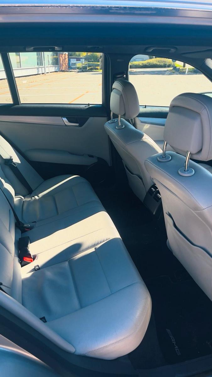 Mercedes-Benz 300 2011 — photo 7