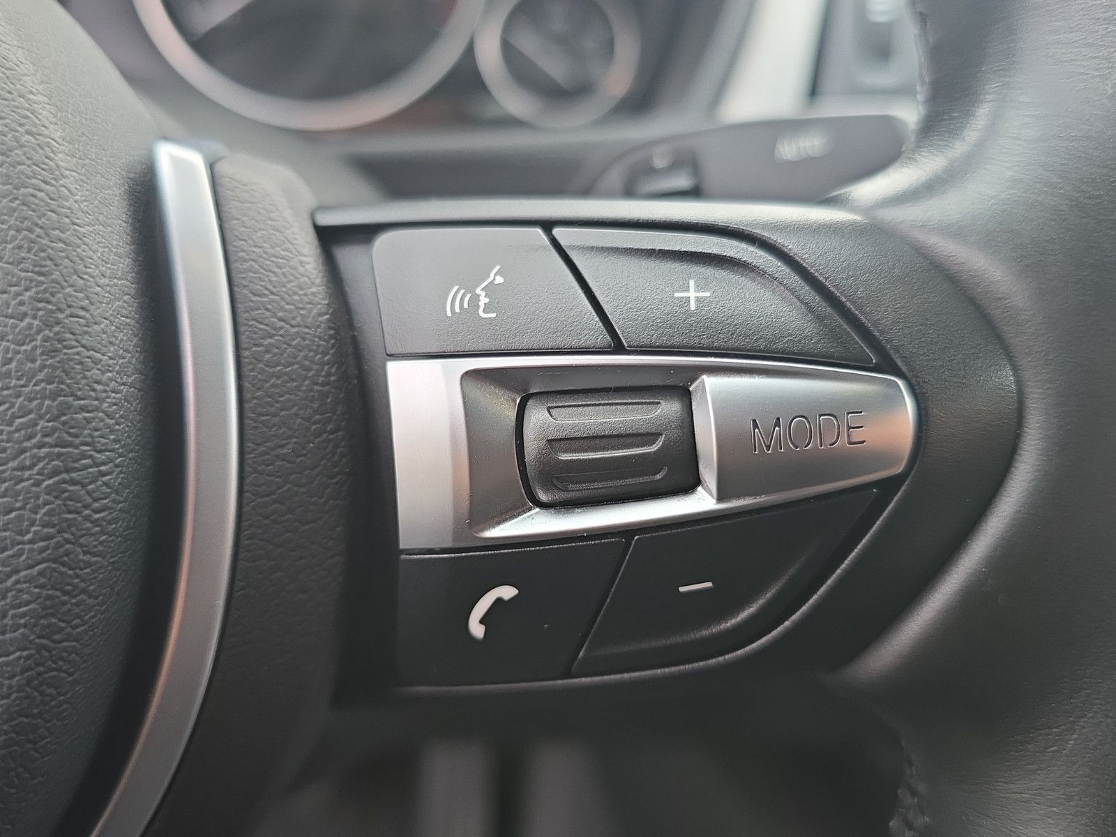 Fahrzeugabbildung BMW 330 e iPerformance M-Sportpaket +LED+ALCANTARA