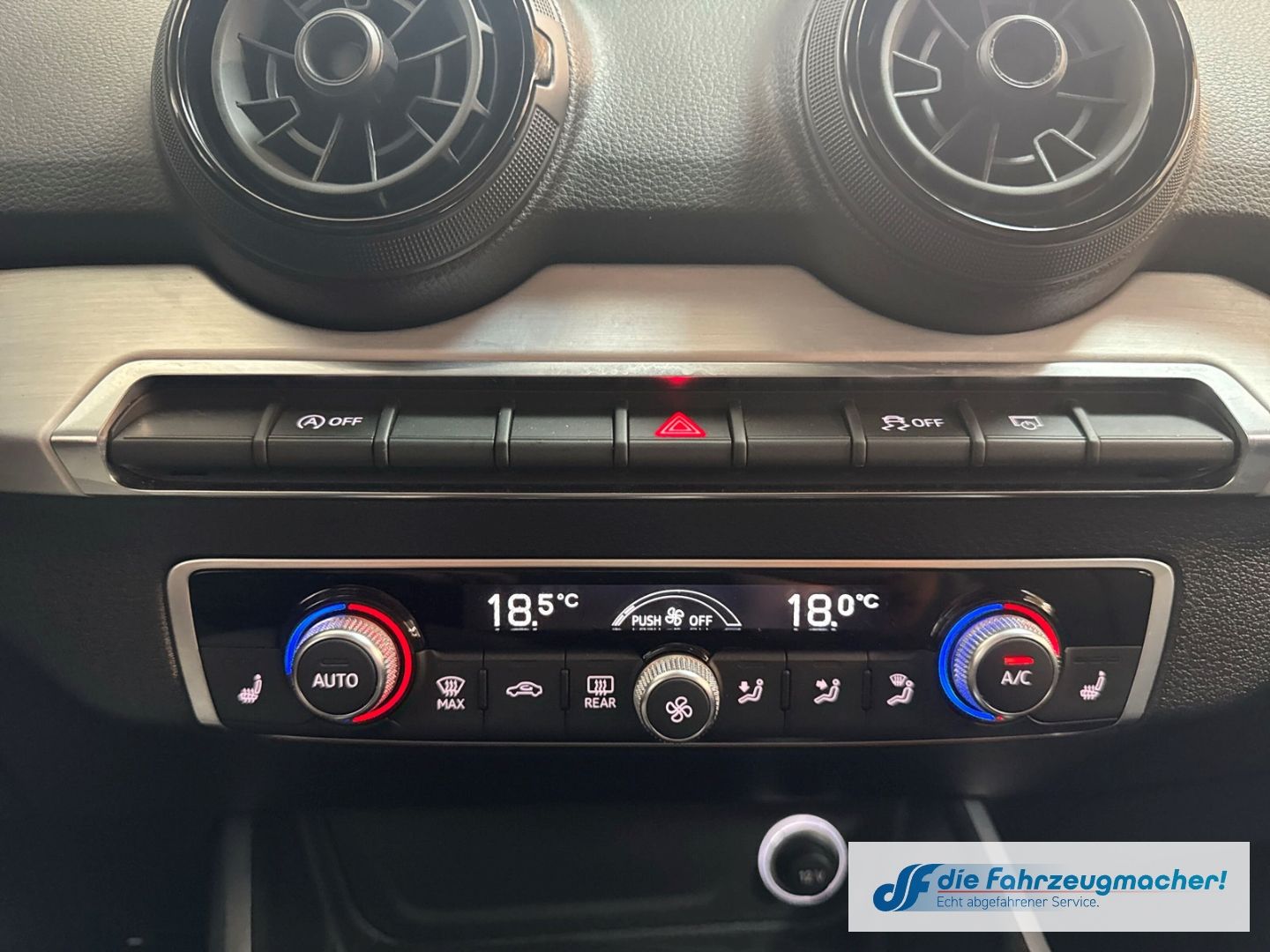 Fahrzeugabbildung Audi Q2 sport Sportpaket Navi Digitales Cockpit LED A