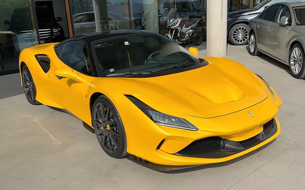 FERRARI F8