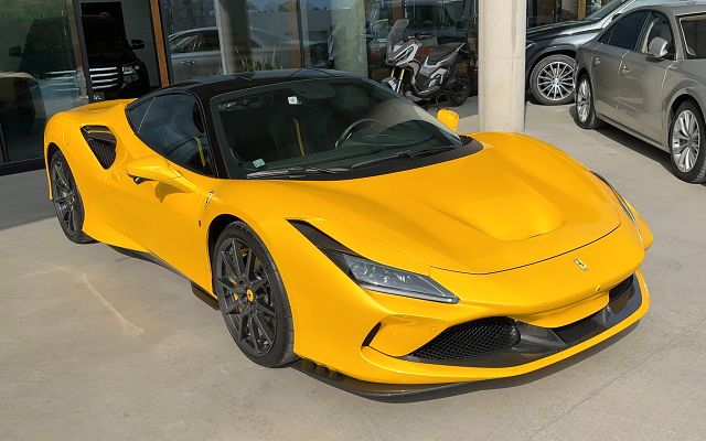 FERRARI F8