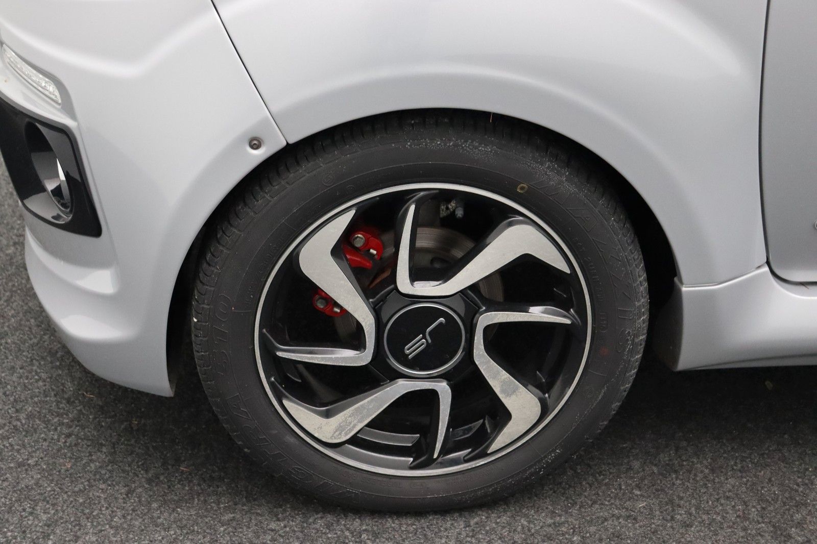 Fahrzeugabbildung Ligier JS 50 L *Fahren ab 15*