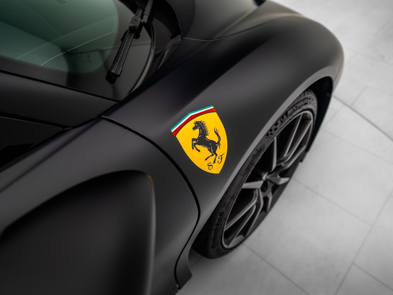 Ferrari SF90 Spider NERO OPACO - FERRARI HAMBURG