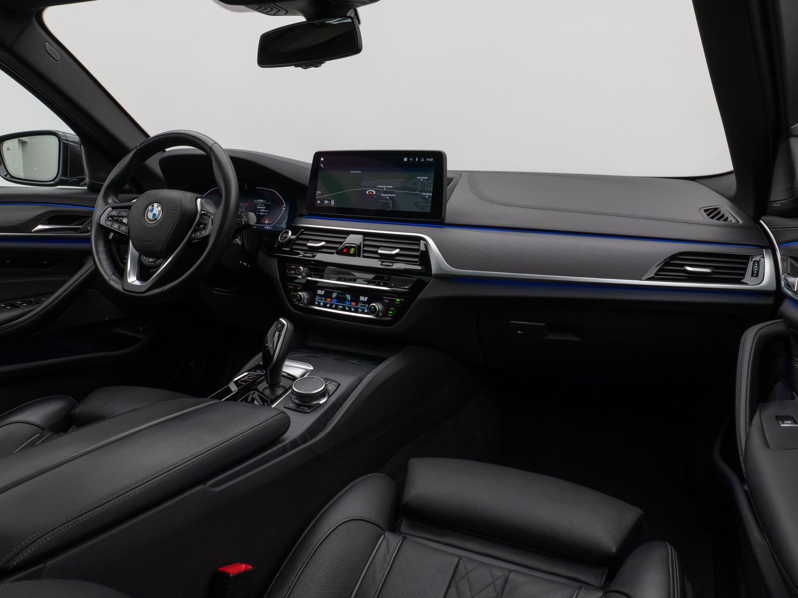 Fahrzeugabbildung BMW 540d xD LuxuryLine Panorama Laser Kamera HUD H/K