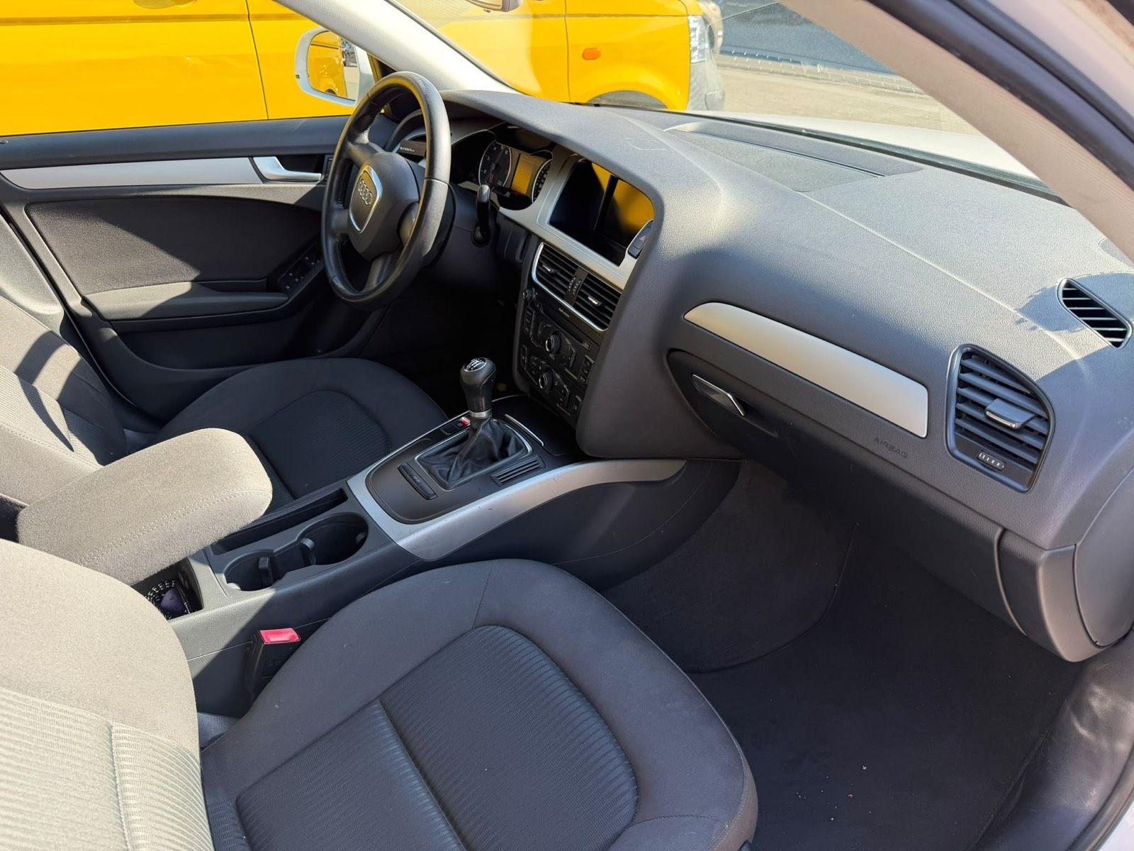 Audi A4 2009 — photo 9