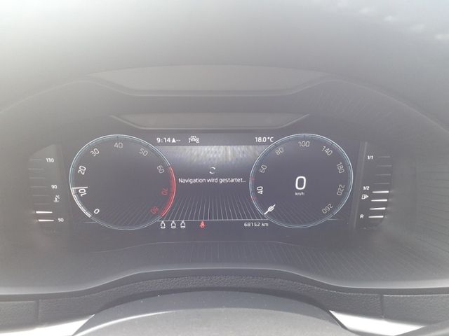 Fahrzeugabbildung SKODA Karoq 1,5 TSI Tour Klima LED Navi Alu