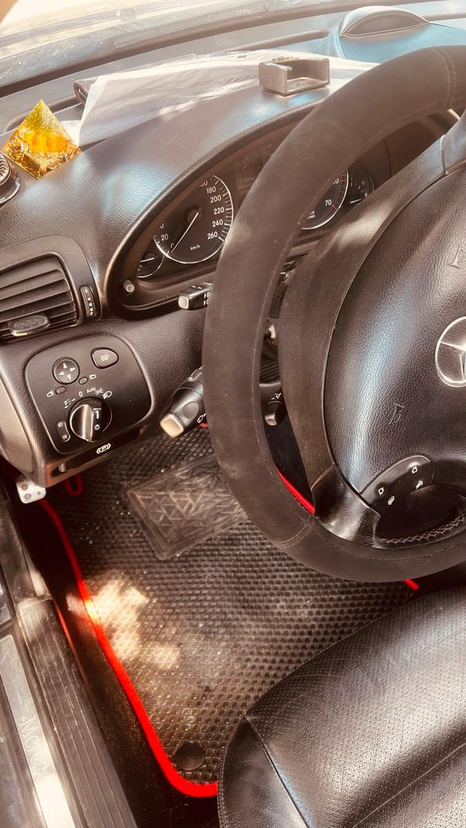 Mercedes-Benz C320 2004 — photo 7