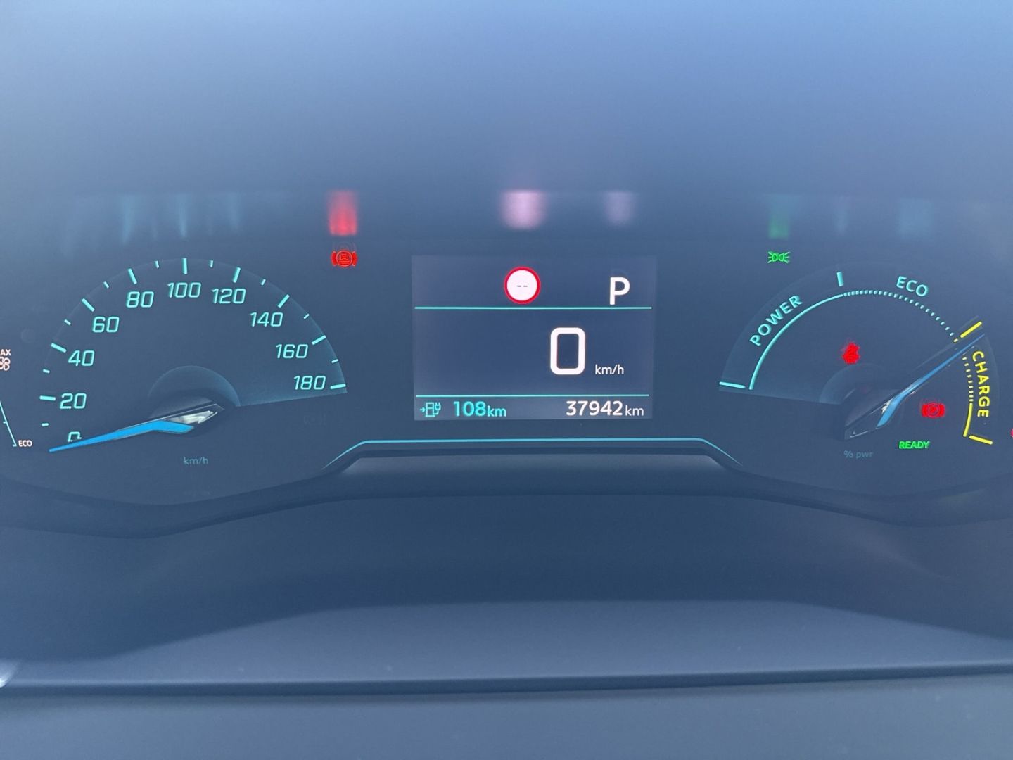 Fahrzeugabbildung Peugeot 2008 e- Active Klimaautom Fahrerprofil DAB Spurh