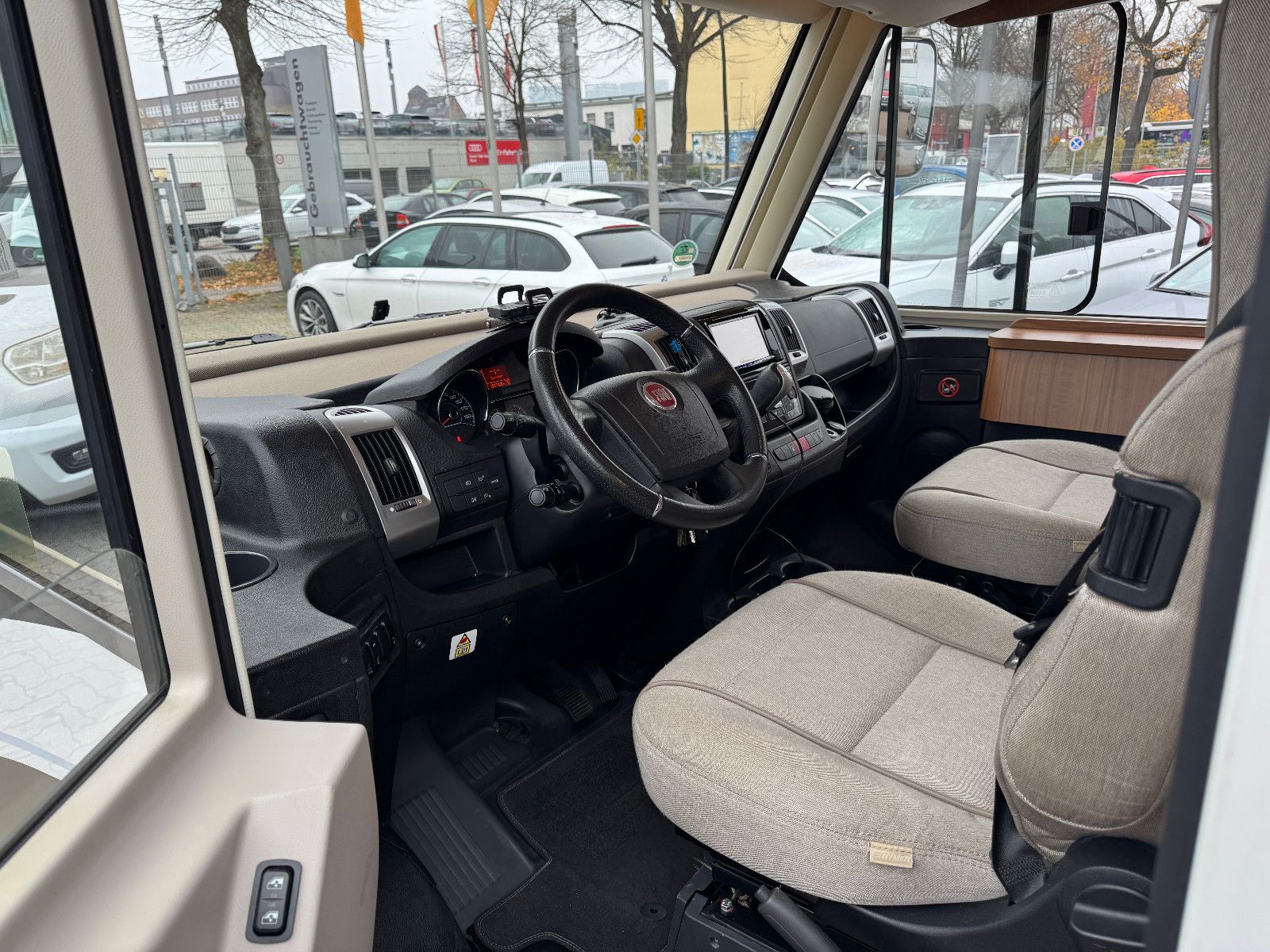 Fahrzeugabbildung HYMER / ERIBA / HYMERCAR B 678 PREMIUM LINE LITIHIUM 200 SOLAR SAT 1.HAND