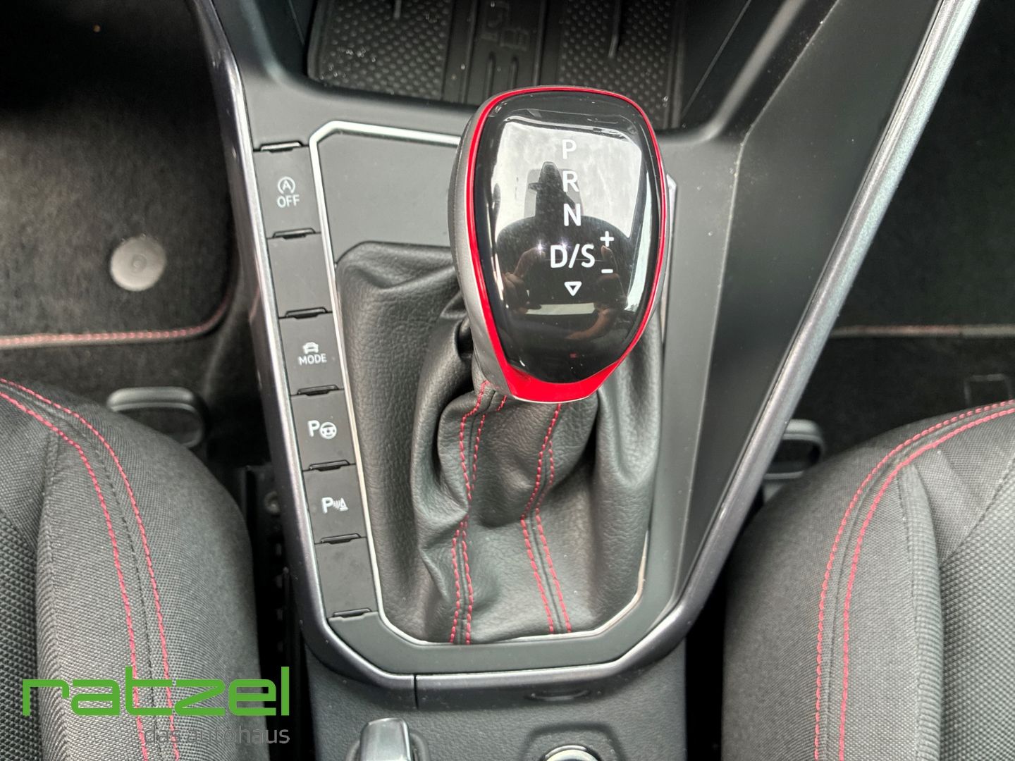 Fahrzeugabbildung Volkswagen Polo 2.0 TSI GTI El. Panodach Digitales Cockpit