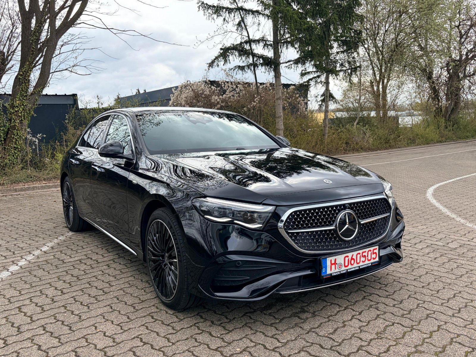 Fahrzeugabbildung Mercedes-Benz Limousine E 300 de 4Matic Edition AMG
