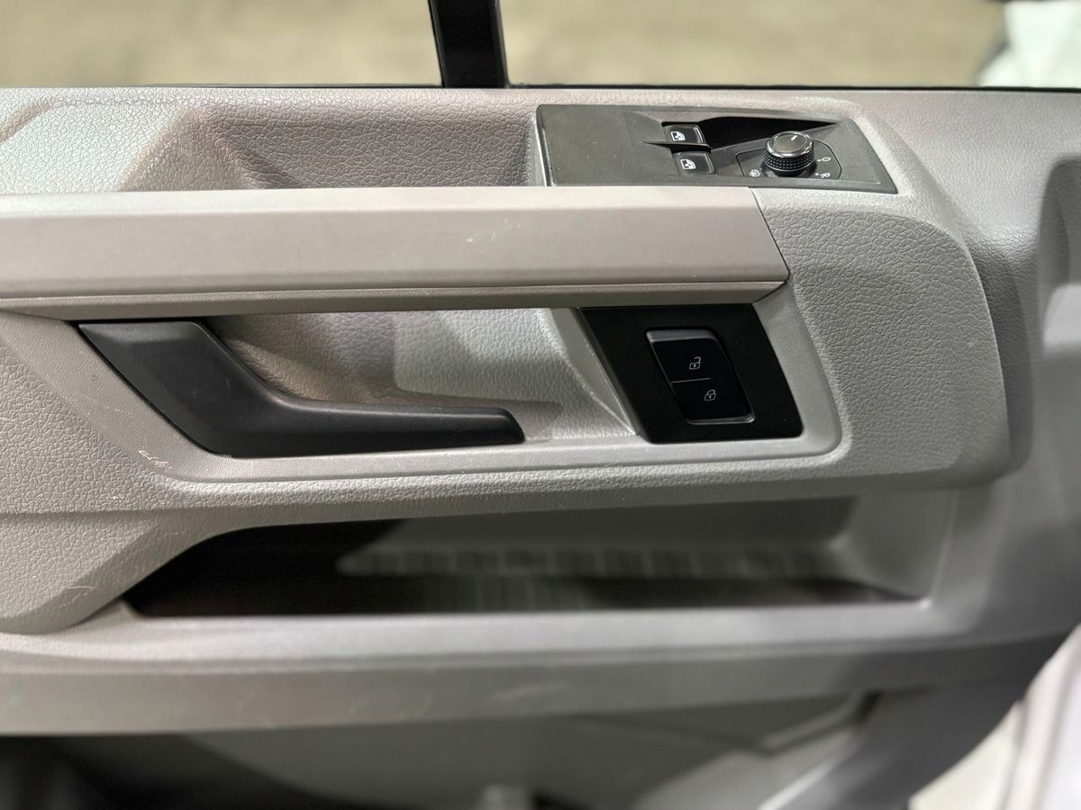 Fahrzeugabbildung Volkswagen Crafter Pritsche Pritsche 35 mittellang FWD