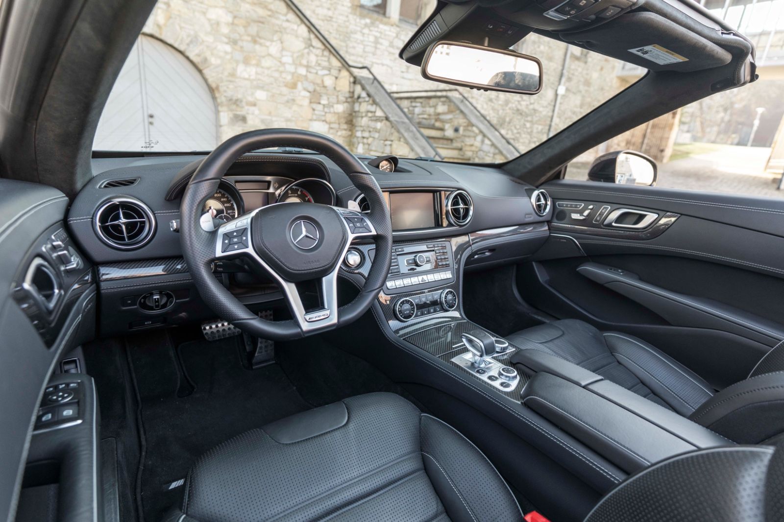 Fahrzeugabbildung Mercedes-Benz SL 63 AMG CARBON H&K KAM AIRSCRAF SOFT-CLOSE